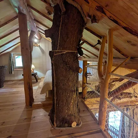 Fuste Insolite Avec Balcon Et Terrasse Dans Les Vosges - Fr-1-589-241