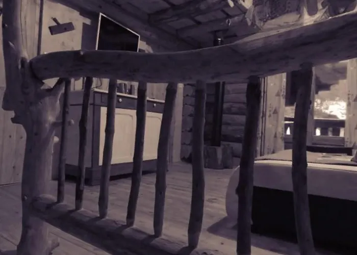 Fuste Insolite Avec Balcon Et Terrasse Dans Les Vosges - Fr-1-589-241